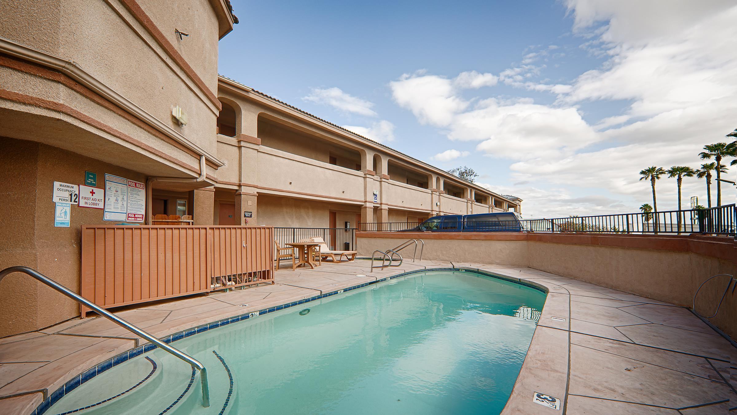 Best Western Kettleman City Inn & Suites Exterior photo