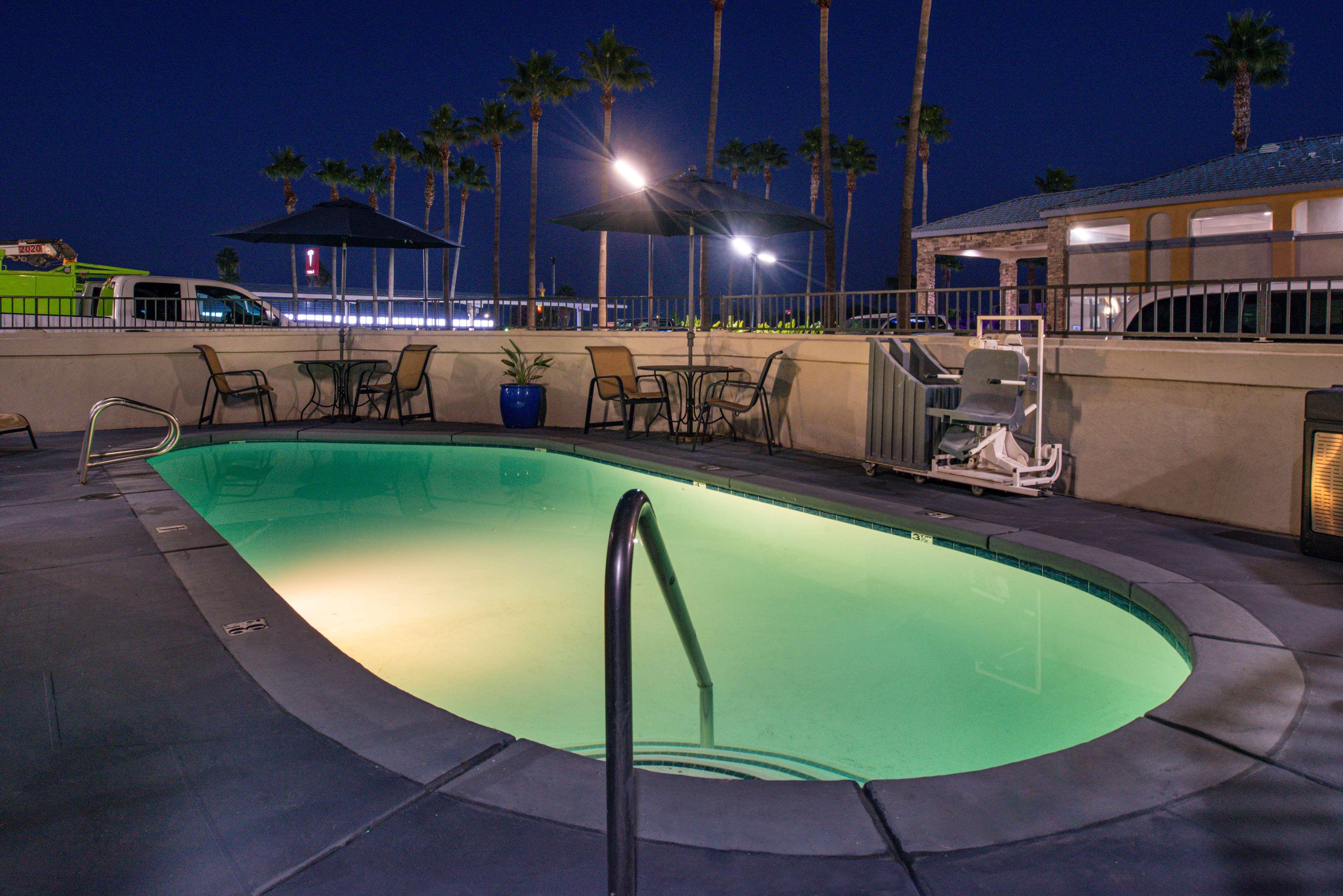 Best Western Kettleman City Inn & Suites Exterior photo